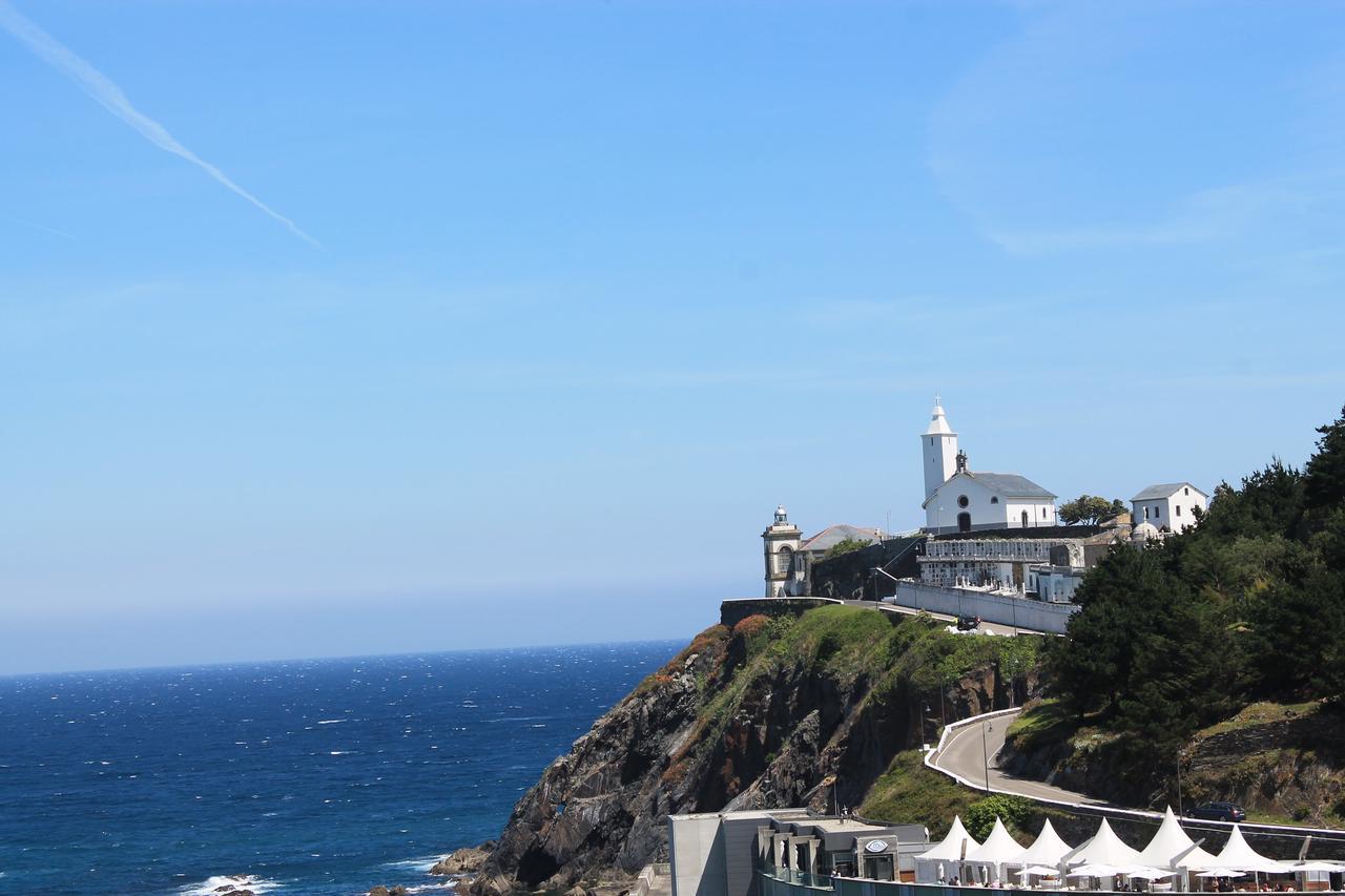 Apartamentos Turisticos Vistademar Luarca Luaran gambar